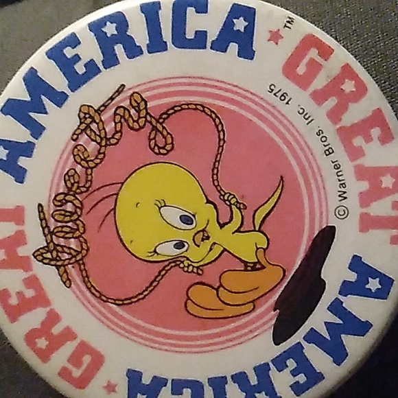 ⚜️Vintage 1975 WARNER BROS  Tweety Bird Safety Pin Back Button - Picture 1 of 16